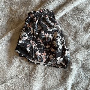 Low rise hotty hot short